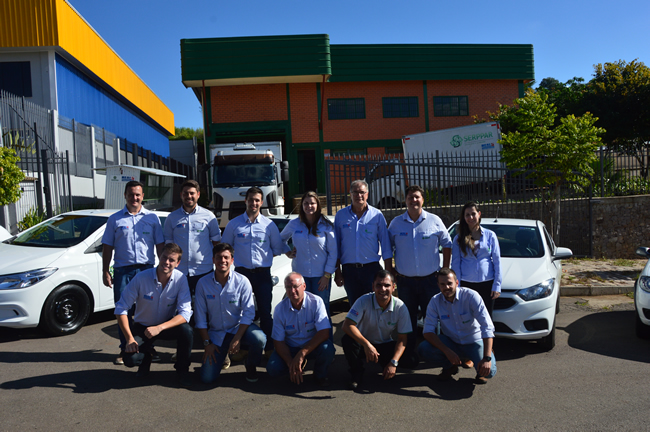 Equipe Serppar em frente à sede